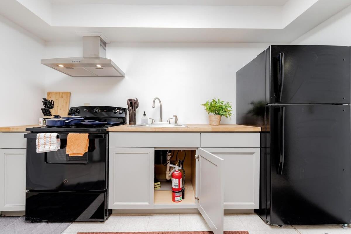 Cozysuites Cwe Stylish Queen With Microwave&Fridge Tower Grove Esterno foto